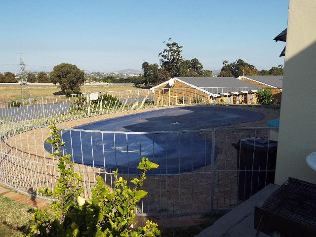 To Let 2 Bedroom Property for Rent in Oakglen Western Cape